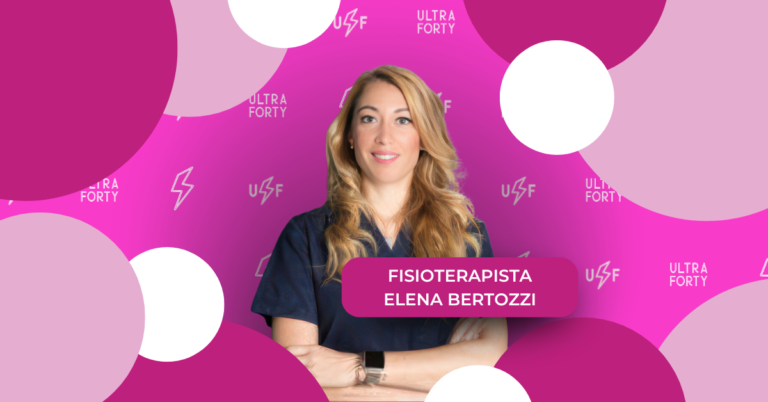 Ritratto di Elena Bertozzi, fisioterapista, su uno sfondo rosa vivace che promuove la salute del pavimento pelvico con il branding Ultra Forty.